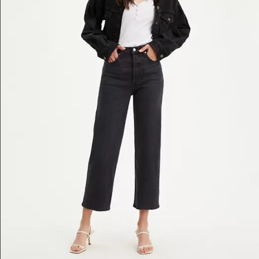 Levi’s Ribcage Straight Black 25 NWOT Never Worn